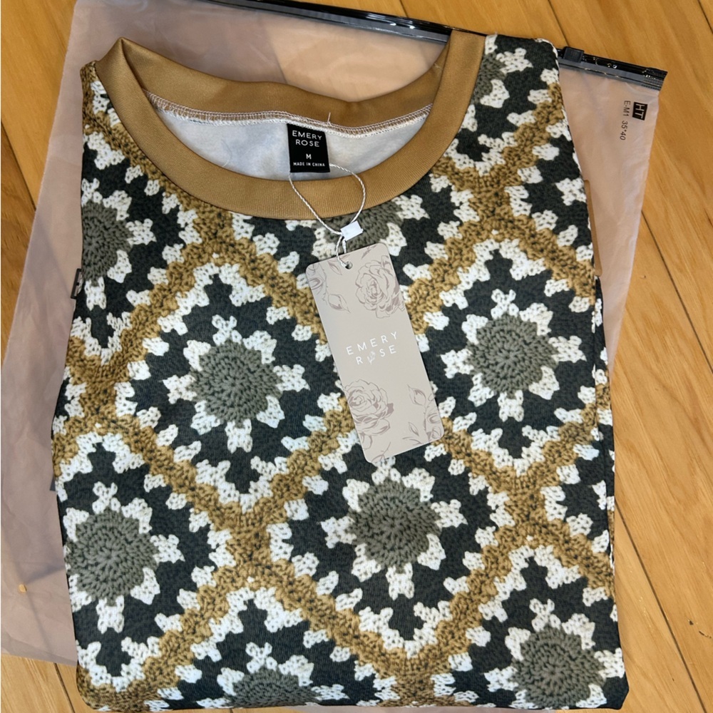NWT Emery Rose Patterned Women’s Sweatshirt - Picture 2 of 10